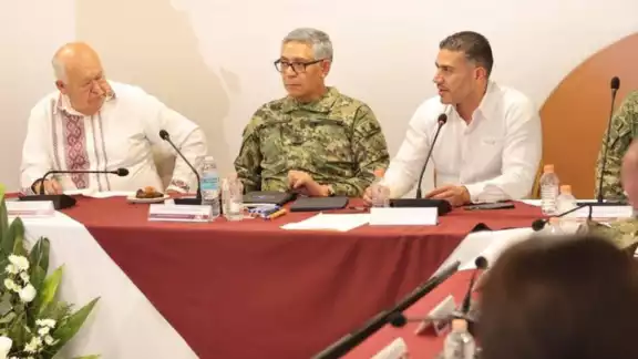 Víctor Castro , gobernador de Baja California Sur, Raymundo Morales, titular de Marina y el titular de la SSPC, Omar García Harfuch Víctor Castro , gobernador de Baja California Sur, Raymundo Morales, titular de Marina y el titular de la SSPC, Omar García Harfuch