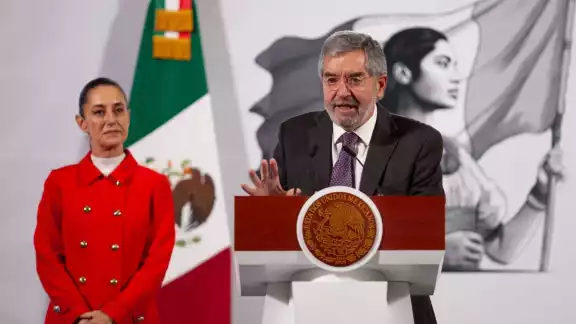 El canciller Juan Ramón de la Fuente presentó en Palacio Naconal las acciones de apoyo para migrantes a través de la red consular en EU El canciller Juan Ramón de la Fuente presentó en Palacio Naconal las acciones de apoyo para migrantes a través de la red consular en EU