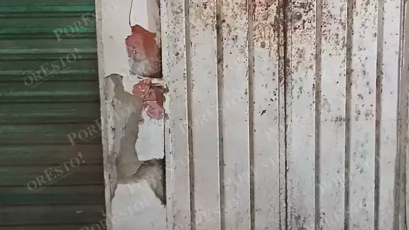 Sospechosos huyen tras dañar fachada de tienda en Héctor Pérez Martínez