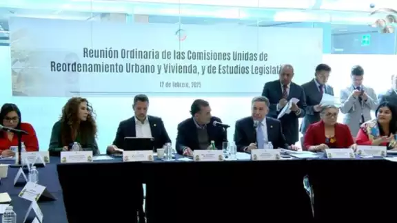 La reforma al INfonavit fortalece el control del gobierno federal sobre el organismo La reforma al INfonavit fortalece el control del gobierno federal sobre el organismo