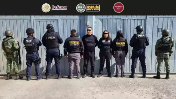 A través del Operativo Enjambre se llevó a cabo la detención de dos mandos policiales de Ecatepec y del exjefe de seguridad de Tejupilco A través del Operativo Enjambre se llevó a cabo la detención de dos mandos policiales de Ecatepec y del exjefe de seguridad de Tejupilco