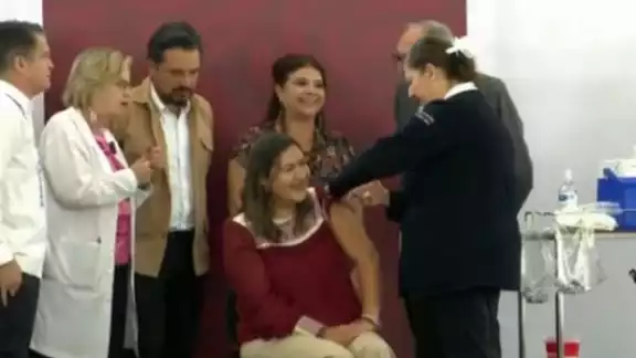 La aplicación de las vacunas será gratuita y se realizará en hospitales, clínicas, escuelas, y otros puntos accesibles La aplicación de las vacunas será gratuita y se realizará en hospitales, clínicas, escuelas, y otros puntos accesibles