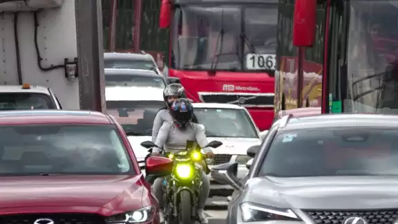 El programa Hoy No Circula es una medida ambiental que restringe la circulación vehicular en días específicos El programa Hoy No Circula es una medida ambiental que restringe la circulación vehicular en días específicos
