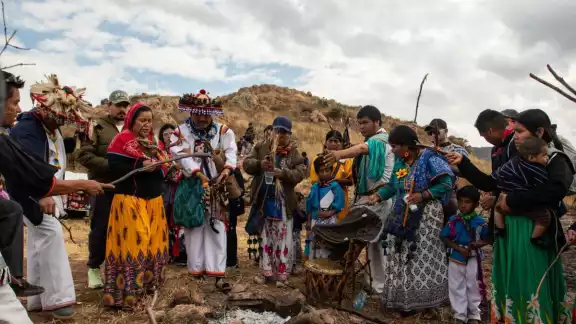 La ruta, que abarca aproximadamente 550 kilómetros, conecta territorios sagrados del pueblo Wixárika La ruta, que abarca aproximadamente 550 kilómetros, conecta territorios sagrados del pueblo Wixárika