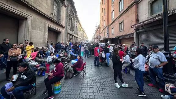 La presidenta Claudia Sheinbaum recordó que el pasado 15 de mayo se anunció un aumento salarial para los docentes