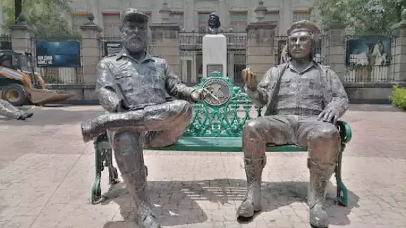 Las esculturas, instaladas en el Jardín Tabacalera, formaban parte del “Monumento Encuentro” Las esculturas, instaladas en el Jardín Tabacalera, formaban parte del “Monumento Encuentro”