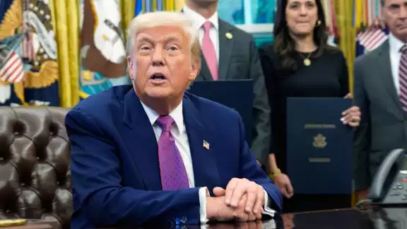 El presidente Donald Trump advirtió que quienes permanezcan en territorio estadounidense sin documentación enfrentarán castigos