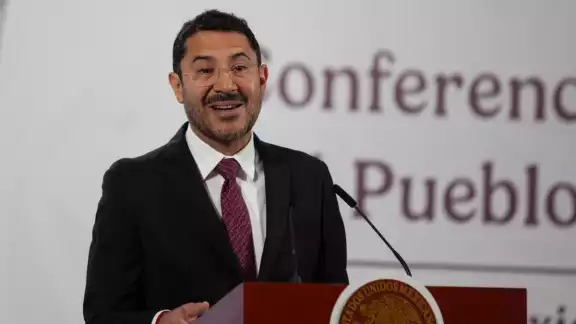 Martí Batres Guadarrama, director general del Instituto de Seguridad y Servicios Sociales de los Trabajadores del Estado (ISSSTE)