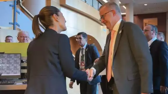 En su participación en la CUmbre del g/, la presidenta de México, Claudia Sheinbaum tuvo oportunidad de saluda al primer ministro de Australia, Anthony Albanese
