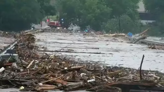 Las inundaciones, provocadas por lluvias históricas, han generado daños en viviendas, carreteras y campamentos