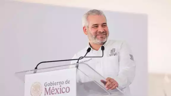 El actual gobernador de Michoacán, Alfredo Ramírez Bedolla, informó que Interpol emitió una ficha roja contra Silvano Aureoles