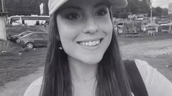 El cuerpo no mostraba signos de violencia y todas sus pertenencias fueron encontradas en el lugar