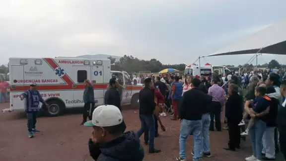 El incidente se originó cuando cuatro abanicos de un castillo pirotécnico se desplomaron El incidente se originó cuando cuatro abanicos de un castillo pirotécnico se desplomaron