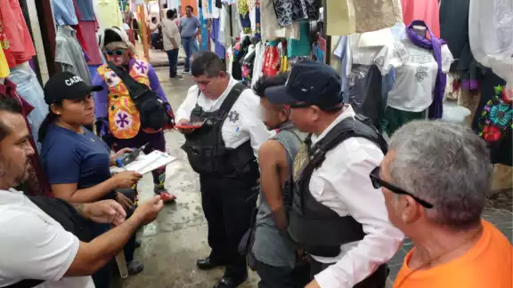 El "diablito" fue asegurado por agentes estatales tras amenazar a comerciantes y clientes El "diablito" fue asegurado por agentes estatales tras amenazar a comerciantes y clientes