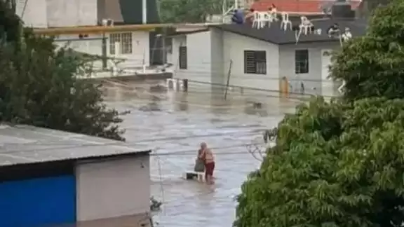 Muere ‘Doña Elodia’, abuelita que se hizo viral durante la inundación de Poza Rica Muere ‘Doña Elodia’, abuelita que se hizo viral durante la inundación de Poza Rica