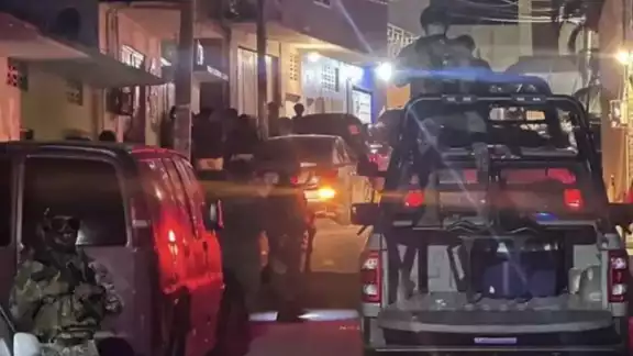 El hallazgo de 4 cuerpos en Acapulco se suma a los restos de 11 personas abandonadas en la batea de una pickup en Chilpancingo El hallazgo de 4 cuerpos en Acapulco se suma a los restos de 11 personas abandonadas en la batea de una pickup en Chilpancingo