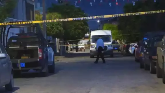 Vecinos de la zona alertaron a las autoridades tras escuchar múltiples disparos provenientes del interior de una vivienda Vecinos de la zona alertaron a las autoridades tras escuchar múltiples disparos provenientes del interior de una vivienda
