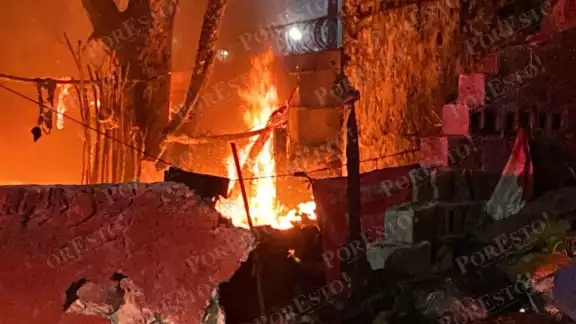 Vecinos y pepenadores, con versiones encontradas tras incendio en Campeche Vecinos y pepenadores, con versiones encontradas tras incendio en Campeche