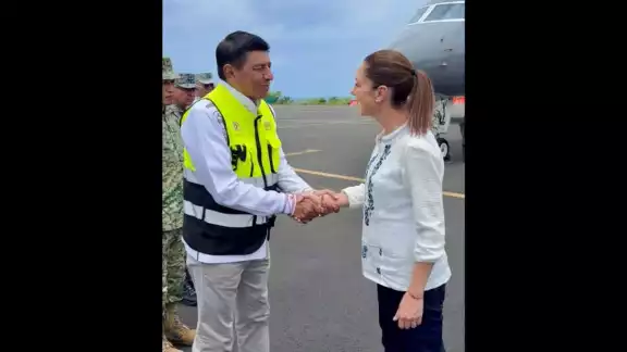 El goibernador de Oaxaca, Salomón Jara, recibió este viernes a la presidenta de México, Claudia Sheinbaum
