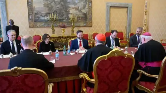 La Oficina de Prensa del Vaticano informó que el encuentro transcurrió en un tono cordial