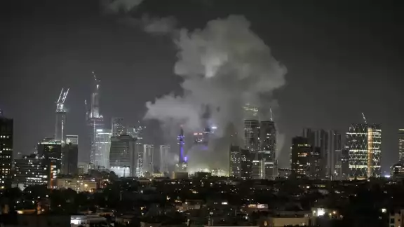 Este nuevo bombardeo eleva considerablemente la alarma internacional, que ya había manifestado preocupación por una posible escalada Este nuevo bombardeo eleva considerablemente la alarma internacional, que ya había manifestado preocupación por una posible escalada