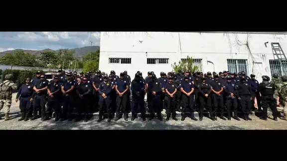 En diversas regiones del país se han detectado falsos policías y elementos coludidos con grupos criminales En diversas regiones del país se han detectado falsos policías y elementos coludidos con grupos criminales