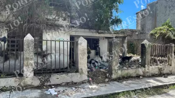 Vecinos de la colonia Concepción Durán Lanz, en Champotón, denunciaron un predio abandonado convertido en basurero y refugio de delincuentes. Vecinos de la colonia Concepción Durán Lanz, en Champotón, denunciaron un predio abandonado convertido en basurero y refugio de delincuentes.