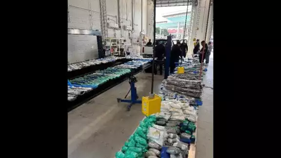 Ambos gobiernos han señalado que el tráfico de armas es un factor central en el aumento de la violencia en México Ambos gobiernos han señalado que el tráfico de armas es un factor central en el aumento de la violencia en México