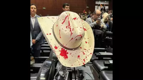 La ejecución del edil no solo ha provocado manifestaciones en Michoacán, sino que ha llegado hasta el centro del poder legislativo.