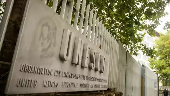Actualmente, Estados Unidos aporta alrededor del 8 por ciento del presupuesto total de la UNESCO Actualmente, Estados Unidos aporta alrededor del 8 por ciento del presupuesto total de la UNESCO