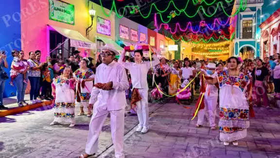 El desfile celebró los 485 años de historia y tradiciones de la Villa de San Francisco de Campeche.