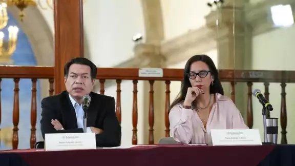Mario Delgado Carrillo, secretario de Educación Pública (izquierda)