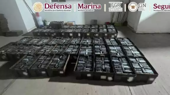 El decomiso de más de mil paquetes de cocaína representa un golpe significativo contra las redes del crimen organizado El decomiso de más de mil paquetes de cocaína representa un golpe significativo contra las redes del crimen organizado