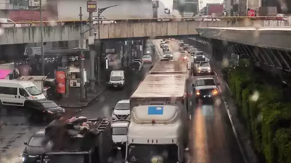 El programa Hoy No Circula es una medida ambiental que restringe la circulación vehicular en días específicos El programa Hoy No Circula es una medida ambiental que restringe la circulación vehicular en días específicos