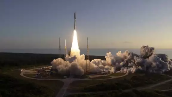 El lanzamiento se realizó a las 6:54 horas locales desde la Estación de la Fuerza Espacial de Cabo Cañaveral, en Florida El lanzamiento se realizó a las 6:54 horas locales desde la Estación de la Fuerza Espacial de Cabo Cañaveral, en Florida