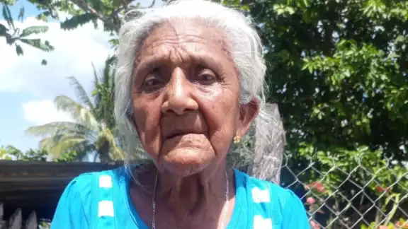 Mujer de la tercera edad denuncia hostigamiento de su exnuera en Candelaria