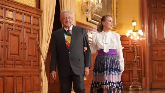 Andrés Manuel López Obrador y Beatriz Gutiérrez Muller durante los festejos de la Independencia de México Andrés Manuel López Obrador y Beatriz Gutiérrez Muller durante los festejos de la Independencia de México