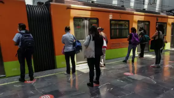 Semovi sugirió a los usuarios planificar sus traslados considerando los horarios especiales durante las fiestas de navidad y fin de año Semovi sugirió a los usuarios planificar sus traslados considerando los horarios especiales durante las fiestas de navidad y fin de año