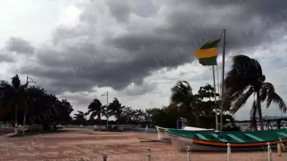 Continúan el frío y los chubascos en Campeche por el Frente Frío