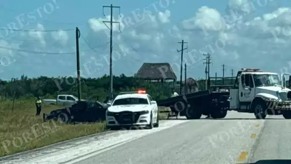 Pierde el control de su camioneta y termina fuera de la carretera entre Isla Aguada y Sabancuy Pierde el control de su camioneta y termina fuera de la carretera entre Isla Aguada y Sabancuy