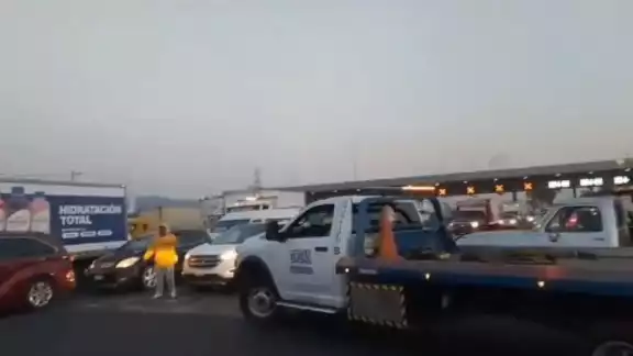 En la caseta de Tepotzotlán, de la autopista México-Querétaro, los transportistas han iniciado el bloqueo para denunciar abusos