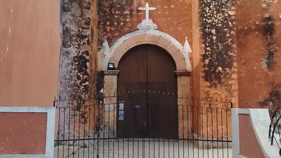 Ingenieros evalúan los daños de la Iglesia de San Juan Bautista para proponer un plan al INAH Ingenieros evalúan los daños de la Iglesia de San Juan Bautista para proponer un plan al INAH