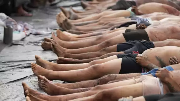 El gobernador de Río, Cláudio Castro, defendió la operación como un "éxito", insistiendo en que la mayoría de los fallecidos eran criminales El gobernador de Río, Cláudio Castro, defendió la operación como un "éxito", insistiendo en que la mayoría de los fallecidos eran criminales