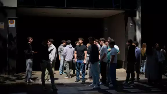 El presidente español, Pedro Sánchez, pidió a la ciudadanía reducir los desplazamientos al mínimo