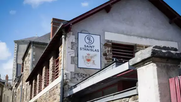 Los abusos en la la escuela Saint-Stanislas de Nantes, salieron a la luz a través de testimonios de las víctimas y familiares Los abusos en la la escuela Saint-Stanislas de Nantes, salieron a la luz a través de testimonios de las víctimas y familiares