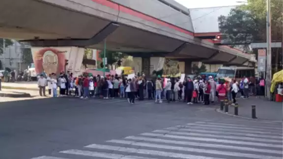 El Movimiento Plural de Comerciantes de Mercados Públicos de la CDMX organizó la movilización El Movimiento Plural de Comerciantes de Mercados Públicos de la CDMX organizó la movilización