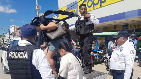 Las dos mujeres y un hombre fueron detenidos al intentar robar productos de una tienda departamental en Escárcega