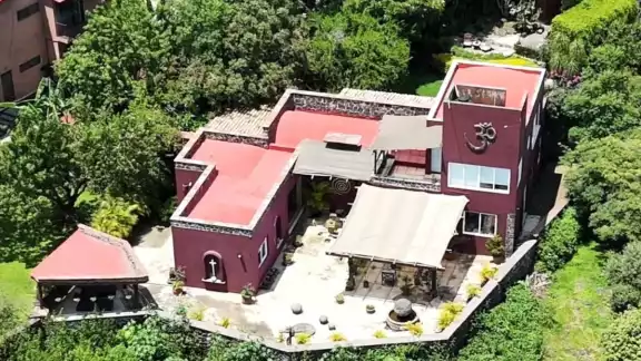 El legislador explicó que, aunque adquirió una vivienda a crédito en Tepoztlán, no cuenta con escrituras, pues la tierra pertenece al régimen comunal El legislador explicó que, aunque adquirió una vivienda a crédito en Tepoztlán, no cuenta con escrituras, pues la tierra pertenece al régimen comunal