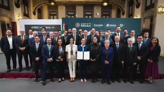 El pacto, alcanzado tras una reunión a puerta cerrada en Palacio Nacional, busca proteger la economía de las familias mexicanas El pacto, alcanzado tras una reunión a puerta cerrada en Palacio Nacional, busca proteger la economía de las familias mexicanas