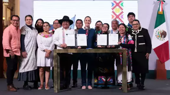 La presidenta Claudia Sheinbaum firmó el decreto de la traducción de la reforma constitucional en materia de derechos de los pueblos indígenas y comunidades originarias